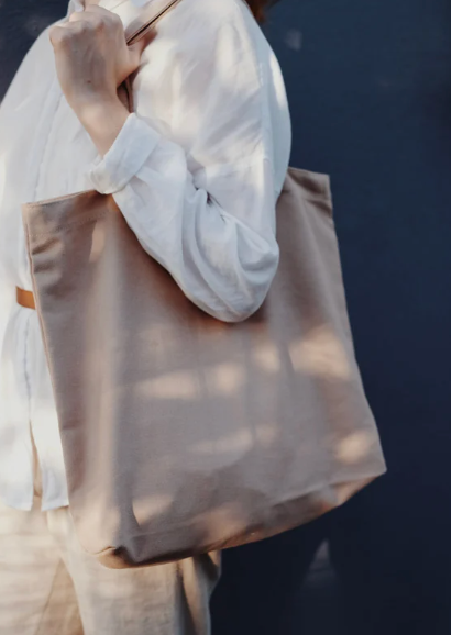 grand sac porté à l'épaule