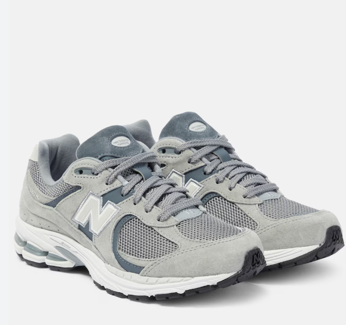 Baskets 2002R en daim en gris
