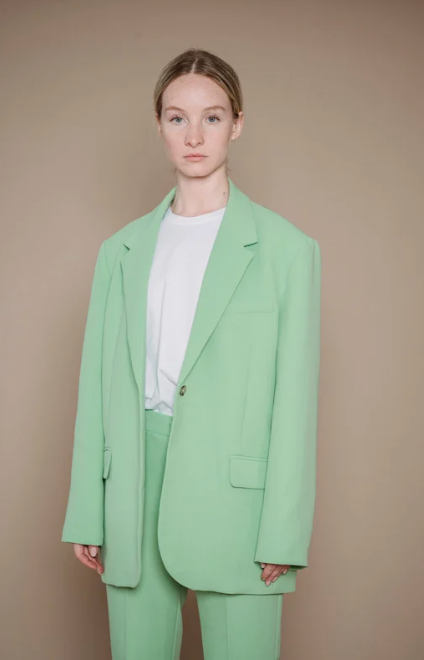 tailleur coloré bleu vert