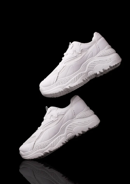 nettoyer des chaussures blanches