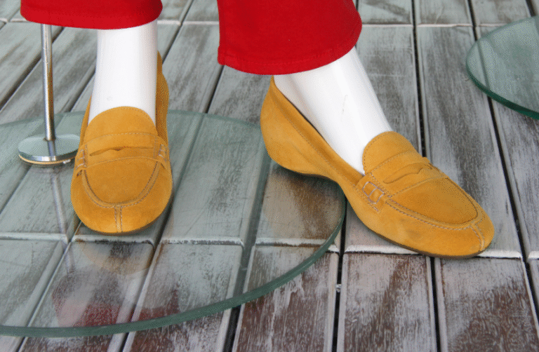 Avec quoi porter des mocassins ? Conseils et idées de looks 2025