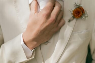 costume en lin beige léger homme